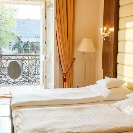 Hotel Kristaly Imperial Tata Ngoại thất bức ảnh
