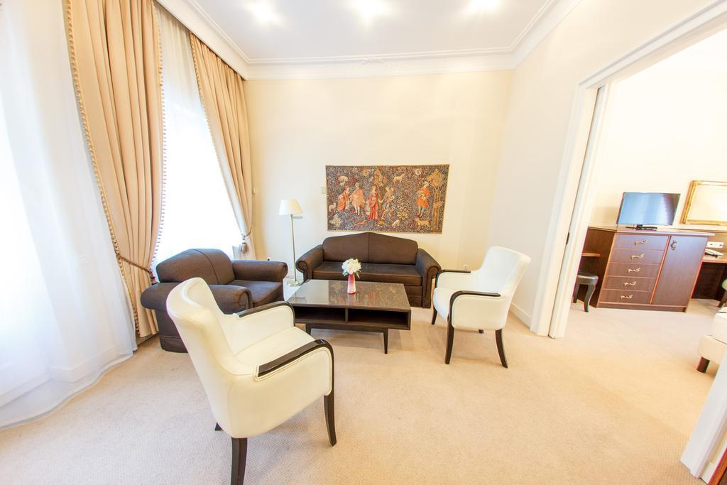 Hotel Kristaly Imperial Tata Ngoại thất bức ảnh