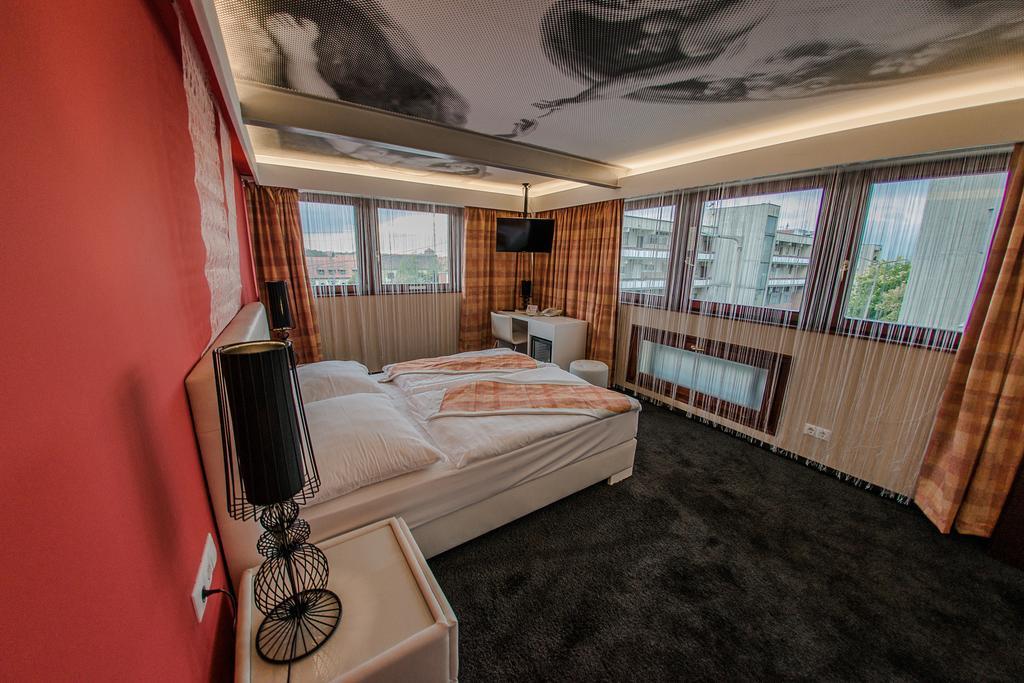 Hotel Kristaly Imperial Tata Ngoại thất bức ảnh