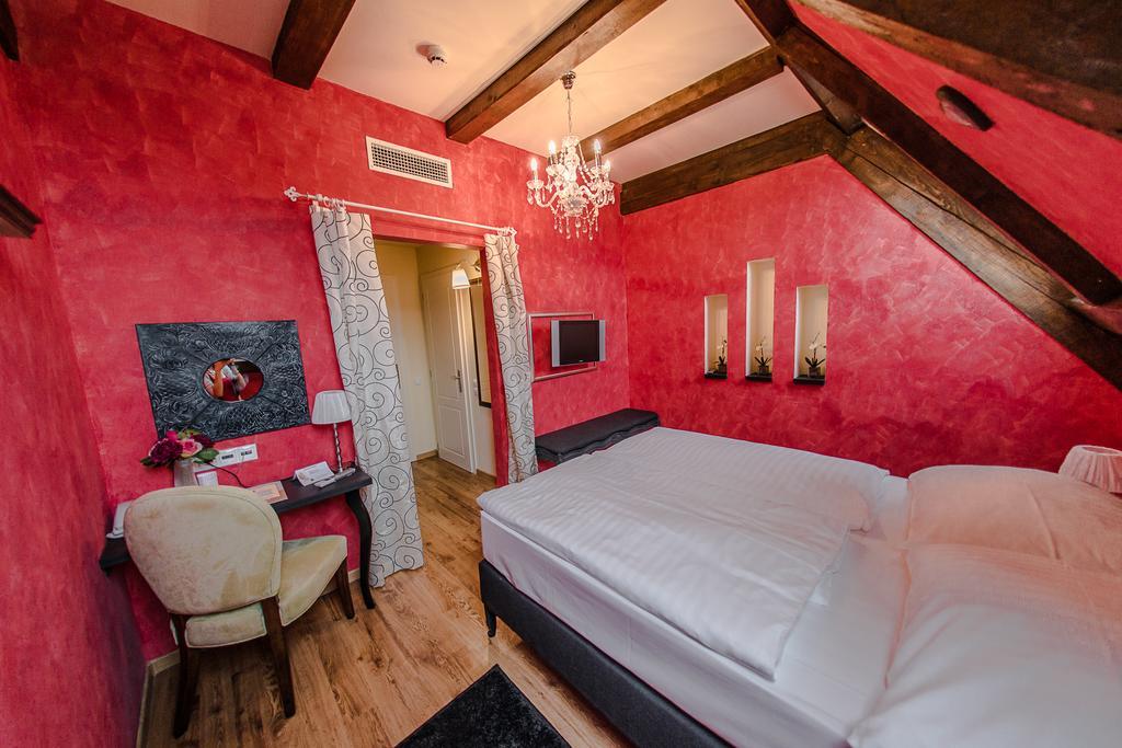 Hotel Kristaly Imperial Tata Ngoại thất bức ảnh