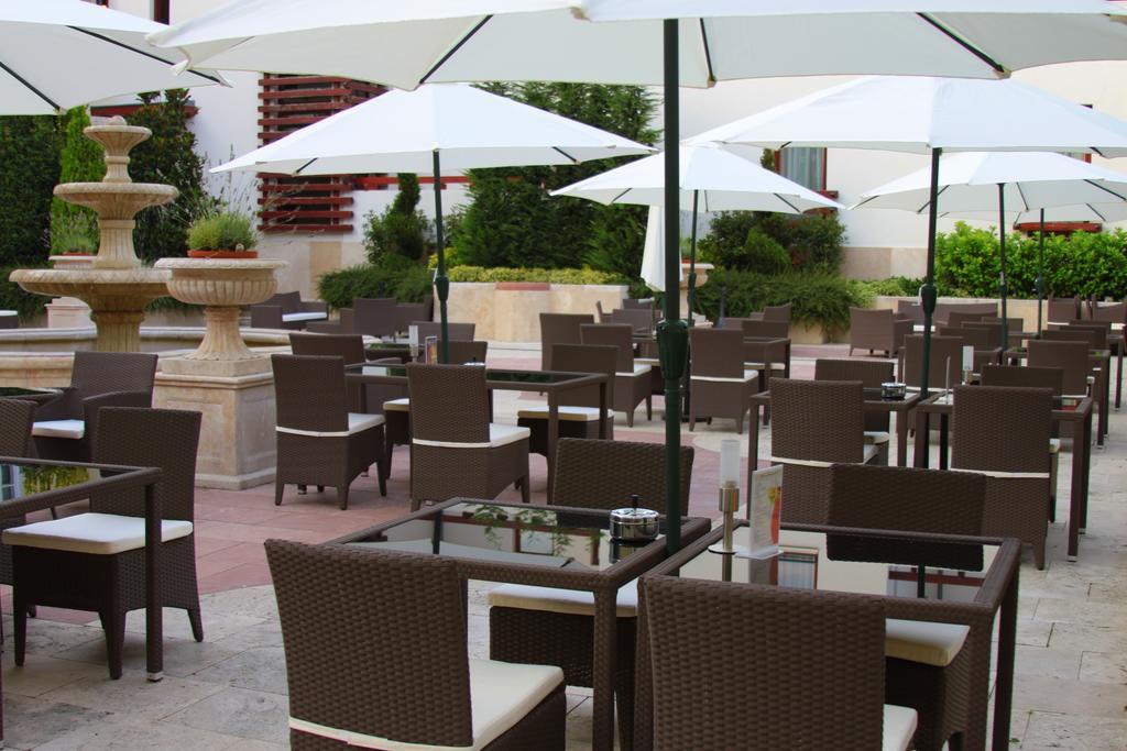 Hotel Kristaly Imperial Tata Ngoại thất bức ảnh