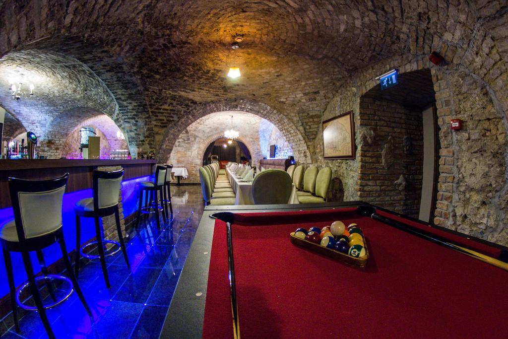 Hotel Kristaly Imperial Tata Ngoại thất bức ảnh