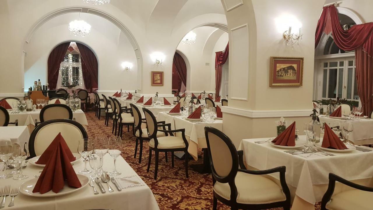 Hotel Kristaly Imperial Tata Ngoại thất bức ảnh