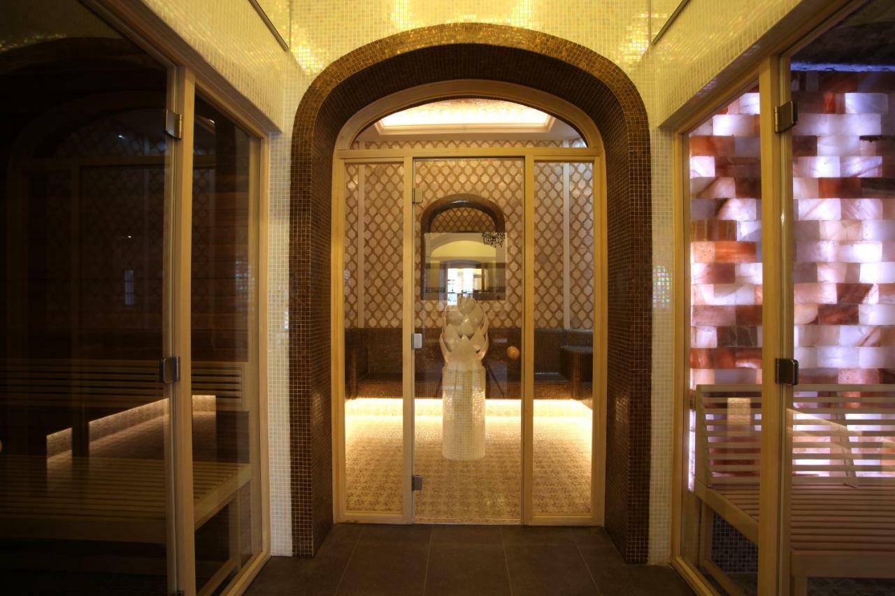 Hotel Kristaly Imperial Tata Ngoại thất bức ảnh