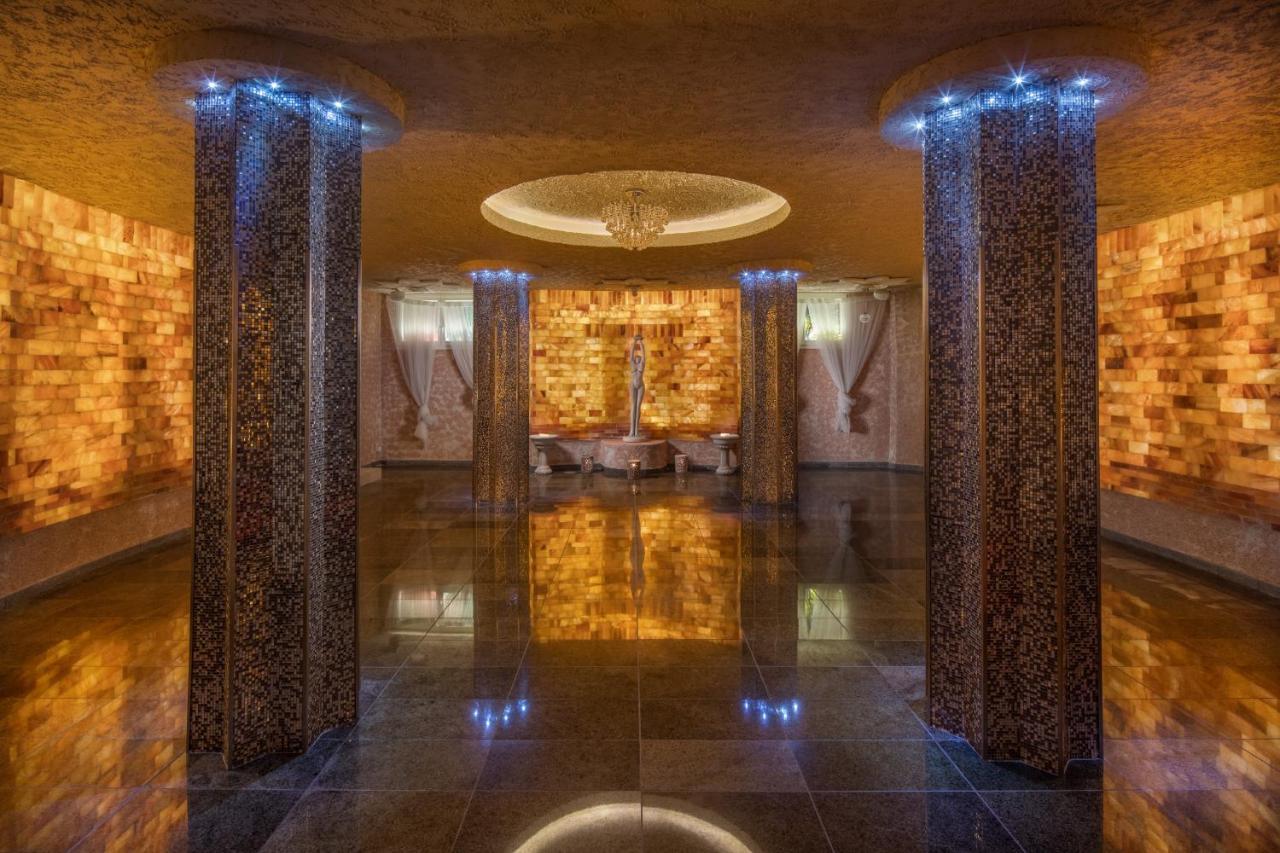 Hotel Kristaly Imperial Tata Ngoại thất bức ảnh