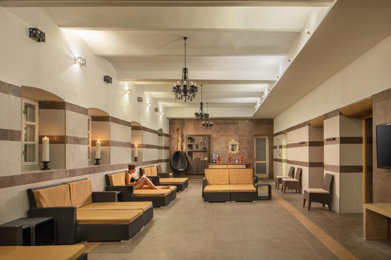 Hotel Kristaly Imperial Tata Ngoại thất bức ảnh
